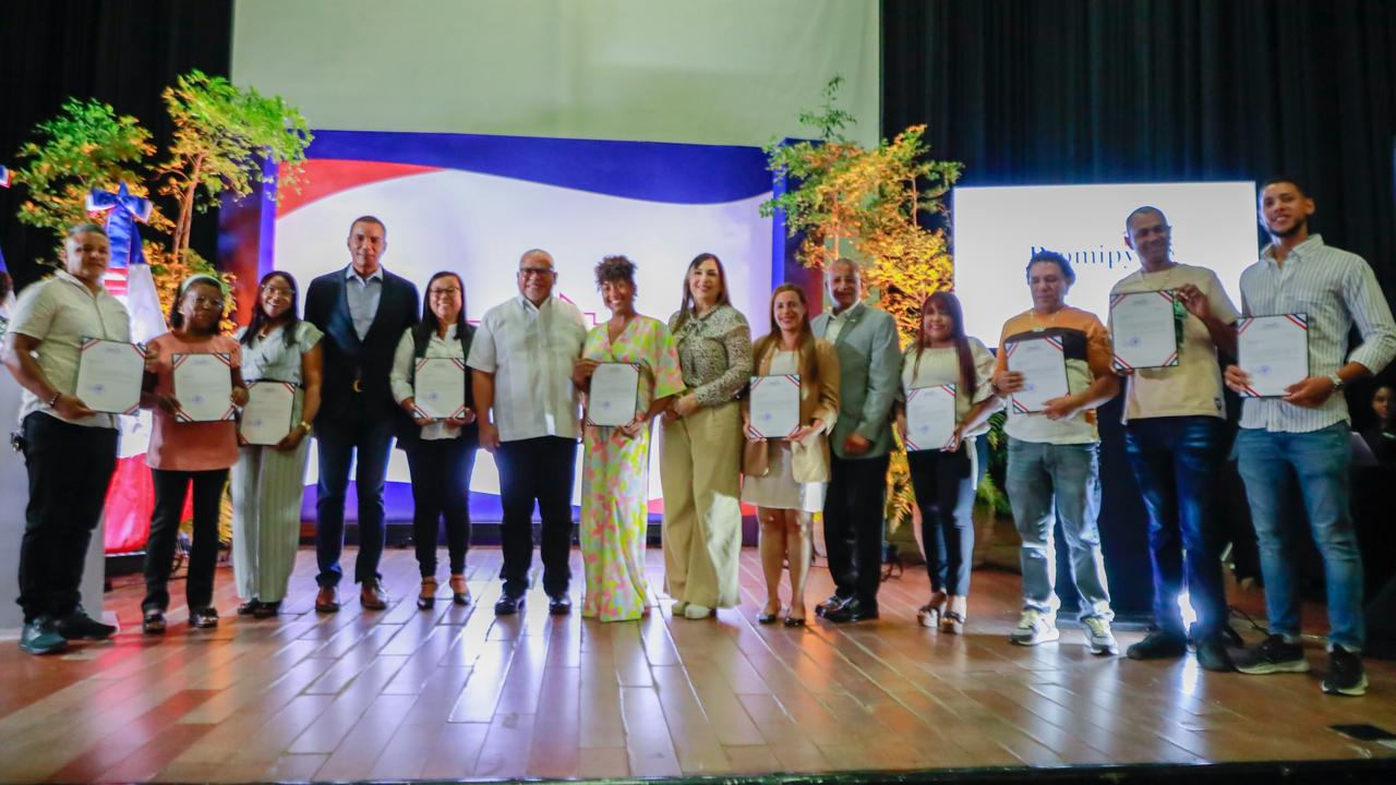 Promipyme da un paso firme en su misión de impulsar el emprendimiento: entrega RD$100 millones en créditos a 400 microempresarios en Moca